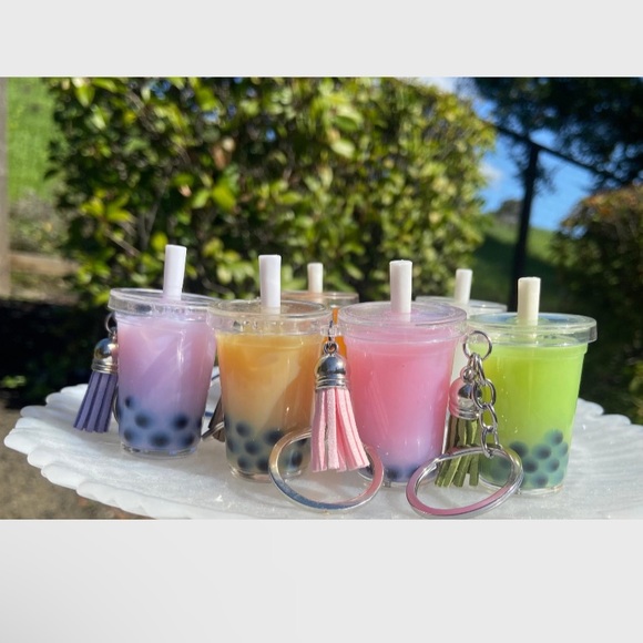 Liquid Moving Bobs Milk Tea Keychain - Picture 2 of 6